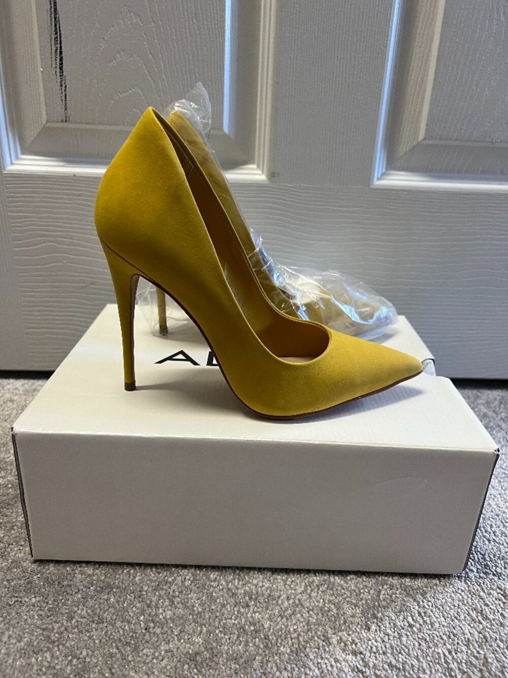 ALDO Cassedy Mustard Yellow Suede Pumps 7 NWT